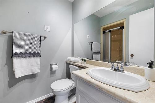 11 Brentlawn Boulevard, Winnipeg, MB - Indoor Photo Showing Bathroom