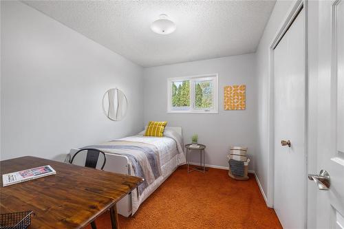 11 Brentlawn Boulevard, Winnipeg, MB - Indoor Photo Showing Bedroom