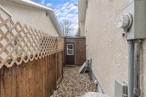 11 Brentlawn Boulevard, Winnipeg, MB - Indoor Photo Showing Other Room