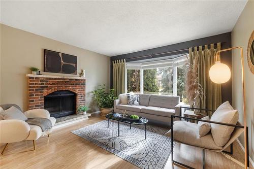 11 Brentlawn Boulevard, Winnipeg, MB - Indoor Photo Showing Living Room With Fireplace