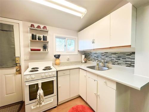 238 Gordon Avenue, Winnipeg, MB - Indoor Photo Showing Kitchen