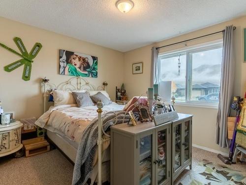 3772 Westsyde Rd, Kamloops, BC - Indoor Photo Showing Bedroom