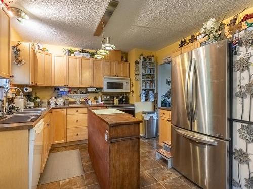 3772 Westsyde Rd, Kamloops, BC - Indoor Photo Showing Kitchen