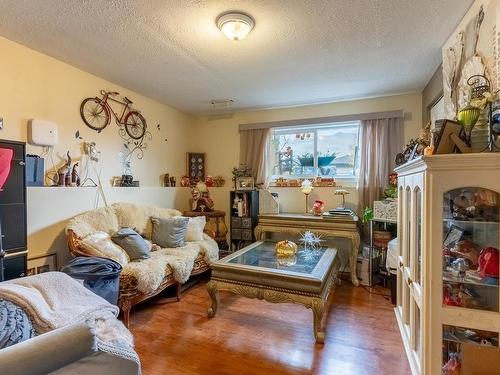 3772 Westsyde Rd, Kamloops, BC - Indoor Photo Showing Living Room