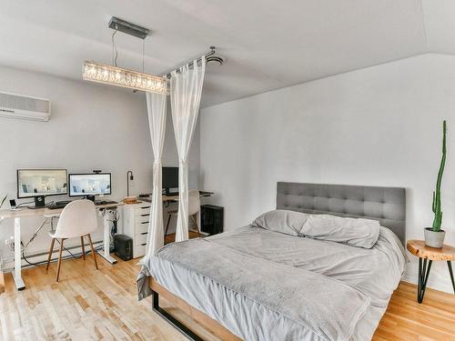 Chambre Ã Â coucher - 302-222 Rue Larivière, Laval (Sainte-Dorothée), QC - Indoor Photo Showing Bedroom