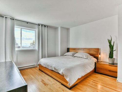 Chambre Ã Â coucher - 302-222 Rue Larivière, Laval (Sainte-Dorothée), QC - Indoor Photo Showing Bedroom