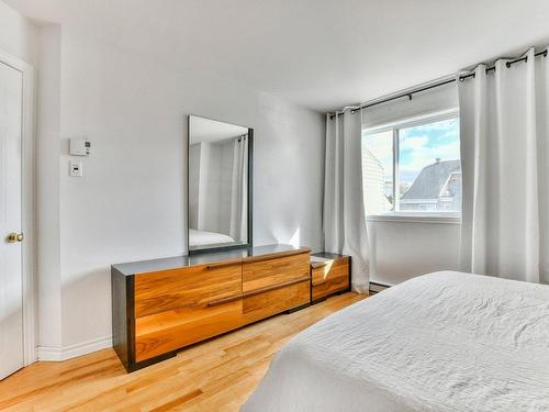 Chambre Ã Â coucher - 302-222 Rue Larivière, Laval (Sainte-Dorothée), QC - Indoor Photo Showing Bedroom