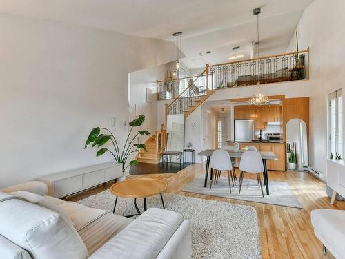 Salon - 302-222 Rue Larivière, Laval (Sainte-Dorothée), QC - Indoor Photo Showing Living Room