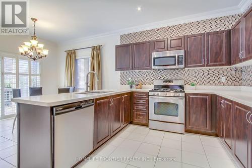 15 Canyon Gate Crescent, Vaughan, ON - Indoor Photo Showing Kitchen