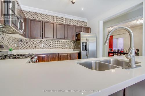 15 Canyon Gate Crescent, Vaughan, ON - Indoor Photo Showing Kitchen With Double Sink