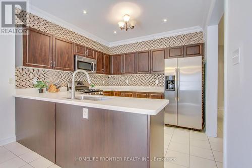 15 Canyon Gate Crescent, Vaughan, ON - Indoor Photo Showing Kitchen With Stainless Steel Kitchen With Double Sink