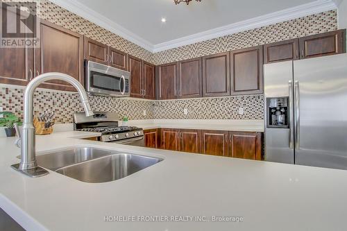 15 Canyon Gate Crescent, Vaughan, ON - Indoor Photo Showing Kitchen With Stainless Steel Kitchen With Double Sink With Upgraded Kitchen