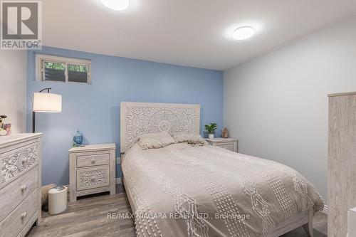 2547 Thunder Bay Road, Fort Erie, ON - Indoor Photo Showing Bedroom