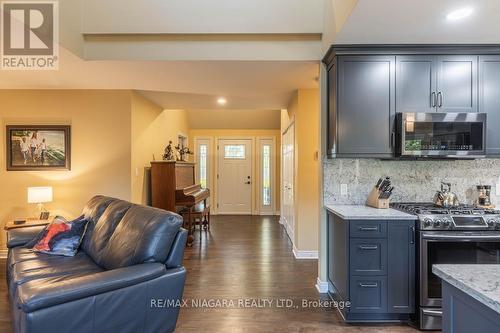 2547 Thunder Bay Road, Fort Erie, ON - Indoor Photo Showing Kitchen