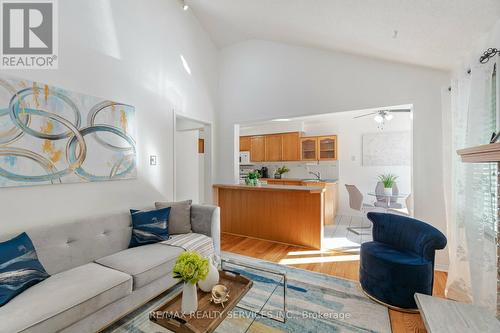 33 Bighorn Crescent, Brampton, ON - Indoor Photo Showing Living Room