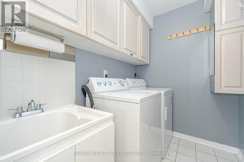 33 Bighorn Crescent, Brampton, ON - Indoor Photo Showing Laundry Room