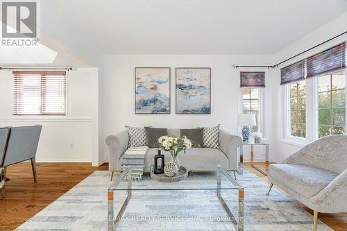 33 Bighorn Crescent, Brampton, ON - Indoor Photo Showing Living Room