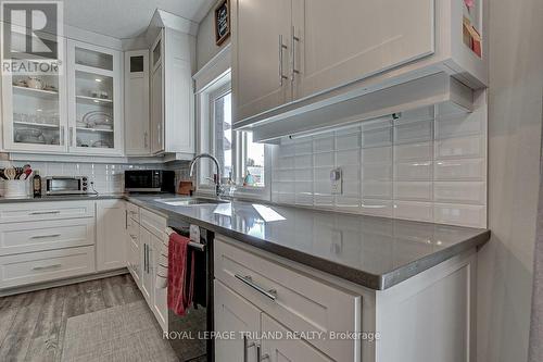 Quartz countertops with backsplash - 185 Spencer Avenue, Lucan Biddulph (Lucan), ON - Indoor Photo Showing Kitchen With Double Sink