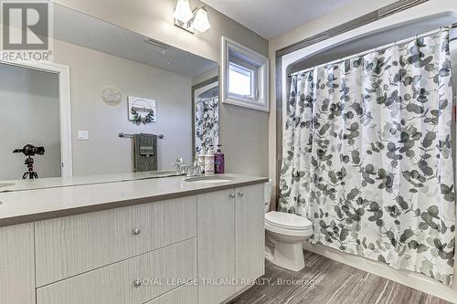 Upper 5 pc bathroom - 185 Spencer Avenue, Lucan Biddulph (Lucan), ON - Indoor Photo Showing Bathroom