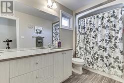 Upper 5 pc bathroom - 