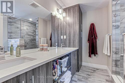 Ensuite with his & hers sinks - 185 Spencer Avenue, Lucan Biddulph (Lucan), ON - Indoor Photo Showing Bathroom