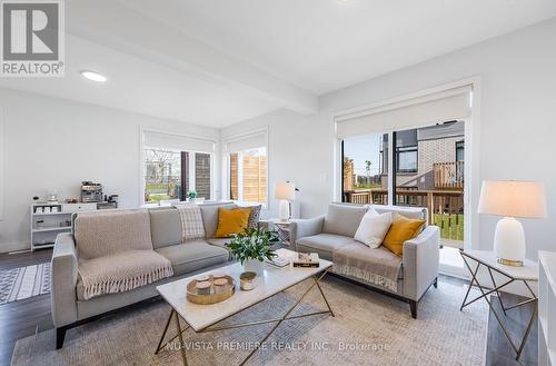 20 - 3635 Southbridge Avenue, London, ON - Indoor Photo Showing Living Room