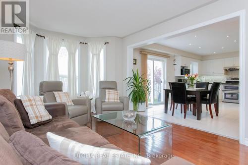 3967 Mcdowell Drive, Mississauga, ON - Indoor Photo Showing Living Room