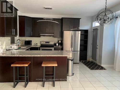 127 Buckle Crescent, Aurora, ON - Indoor Photo Showing Kitchen