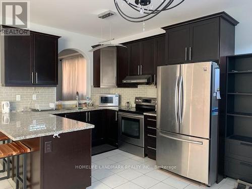 127 Buckle Crescent, Aurora, ON - Indoor Photo Showing Kitchen With Upgraded Kitchen