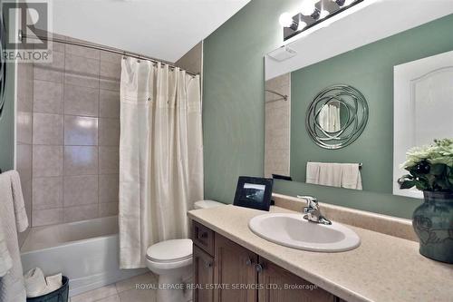 90 Palacebeach Trail, Hamilton, ON - Indoor Photo Showing Bathroom