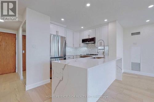 512 - 23 Lorraine Drive, Toronto, ON - Indoor Photo Showing Kitchen With Upgraded Kitchen