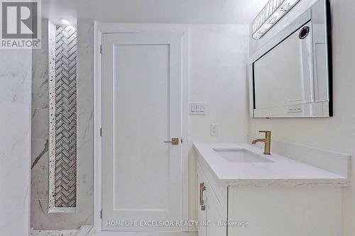 512 - 23 Lorraine Drive, Toronto, ON - Indoor Photo Showing Bathroom