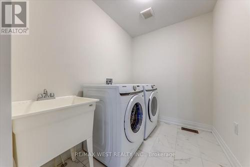 2696 Sapphire Drive, Pickering, ON - Indoor Photo Showing Laundry Room