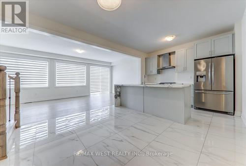 2696 Sapphire Drive, Pickering, ON - Indoor Photo Showing Kitchen