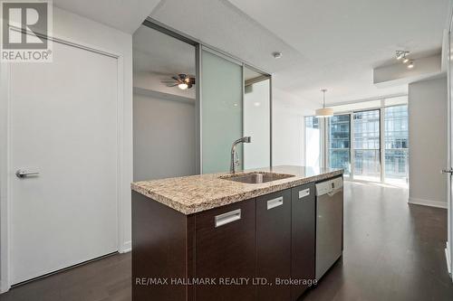 2302 - 90 Park Lawn Road, Toronto, ON - Indoor Photo Showing Kitchen