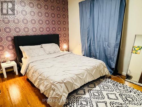 529 Vale Place, Oakville, ON - Indoor Photo Showing Bedroom