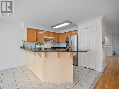 606 Heddle Crescent, Newmarket, ON - Indoor Photo Showing Kitchen With Stainless Steel Kitchen