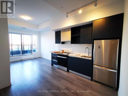 237 - 395 Dundas Street W, Oakville, ON - Indoor Photo Showing Kitchen