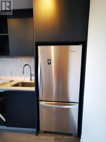 237 - 395 Dundas Street W, Oakville, ON - Indoor Photo Showing Kitchen