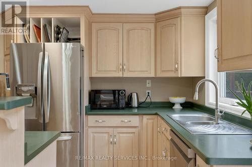 9009 Sideroad 27, Erin, ON - Indoor Photo Showing Kitchen With Double Sink