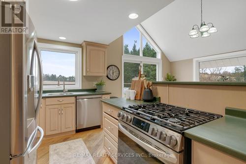 9009 Sideroad 27, Erin, ON - Indoor Photo Showing Kitchen With Upgraded Kitchen