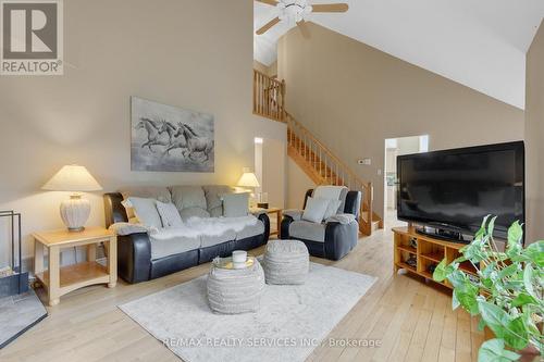 9009 Sideroad 27, Erin, ON - Indoor Photo Showing Living Room