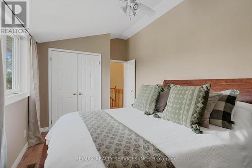 9009 Sideroad 27, Erin, ON - Indoor Photo Showing Bedroom