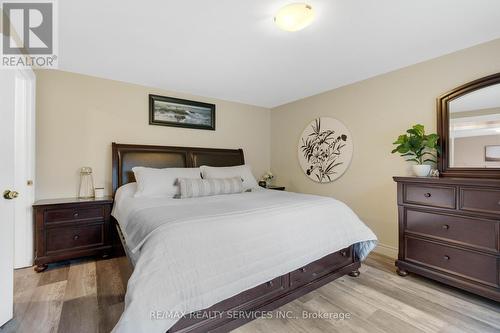 9009 Sideroad 27, Erin, ON - Indoor Photo Showing Bedroom