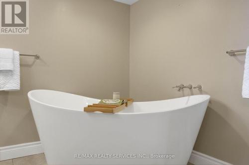 9009 Sideroad 27, Erin, ON - Indoor Photo Showing Bathroom