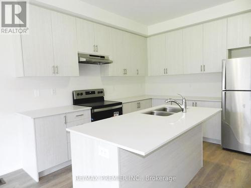 30 Bluebird Lane, Barrie, ON - Indoor Photo Showing Kitchen With Stainless Steel Kitchen With Double Sink