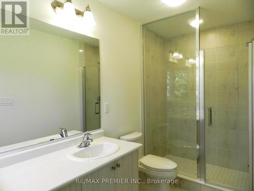 30 Bluebird Lane, Barrie, ON - Indoor Photo Showing Bathroom