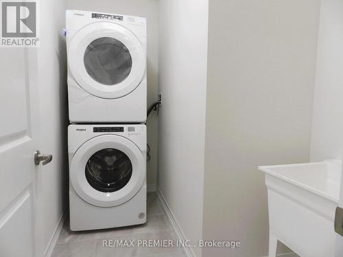 30 Bluebird Lane, Barrie, ON - Indoor Photo Showing Laundry Room