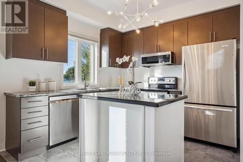 23 Bedford Estates Crescent, Barrie, ON - Indoor Photo Showing Kitchen With Upgraded Kitchen