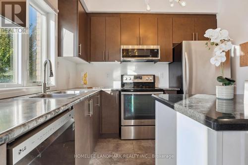 23 Bedford Estates Crescent, Barrie, ON - Indoor Photo Showing Kitchen With Double Sink With Upgraded Kitchen